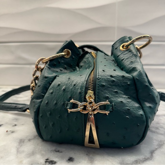 NWOT Isabella Adams Green and Gold Ostrich Designer Purse - Picture 4 of 16